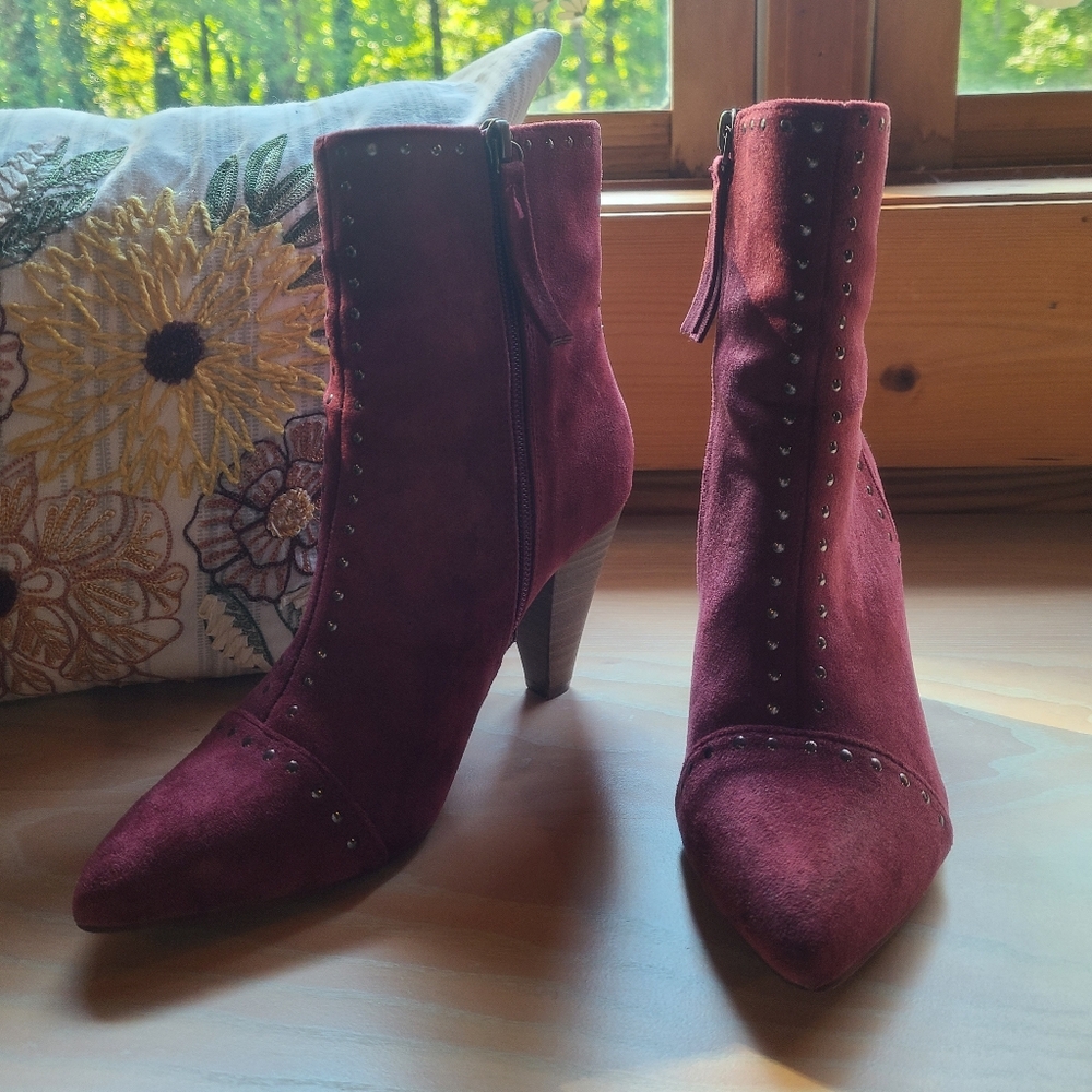 Universal Thread Burgundy Boots Size 6